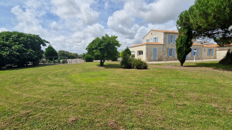 BELLE MAISON A ETAGE